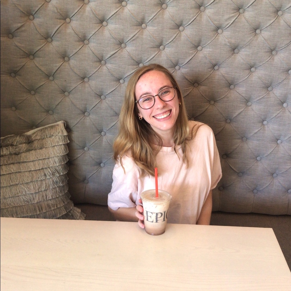 Meet your Posher, Alyssa